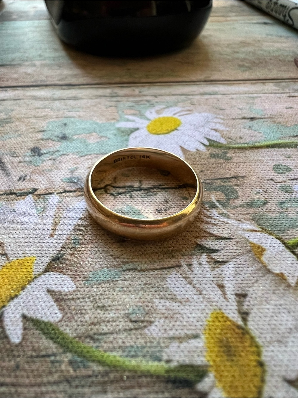 Elegant 14K Gold Band Ring - Picture 3 of 4